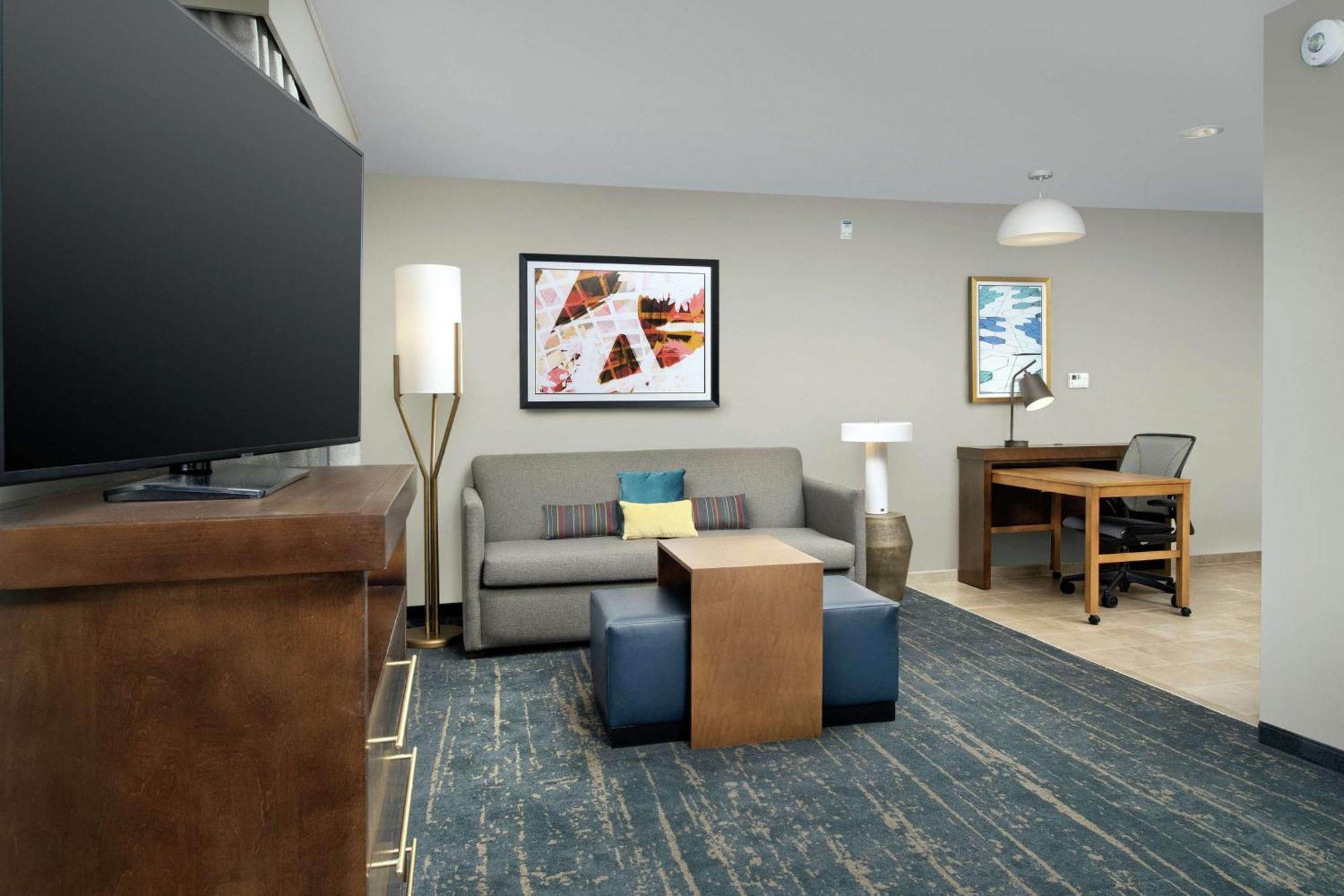 Hotel Homewood By Hilton Airport Tower Road 3*