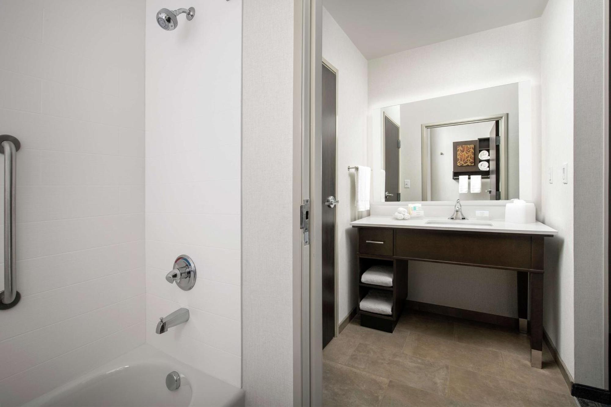 Homewood By Hilton Airport Tower Road 3*