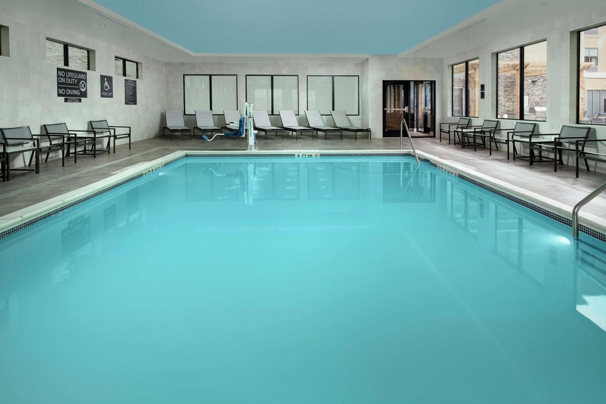 Hotel Homewood By Hilton Airport Tower Road